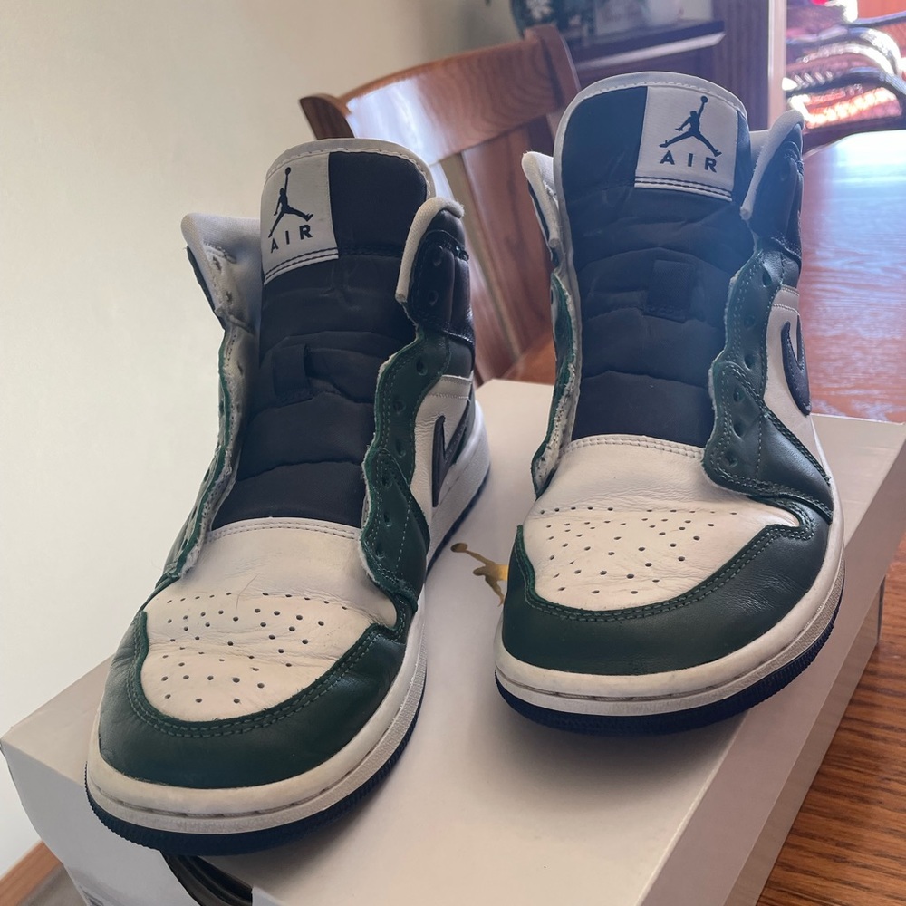 WMNS AIR JORDAN 1 MID SE - Picture 2 of 15